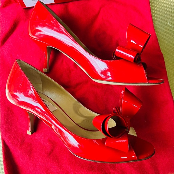 Valentino Garavani Red Leather Bow Shoes With 2.5" Heels - Picture 4 of 9
